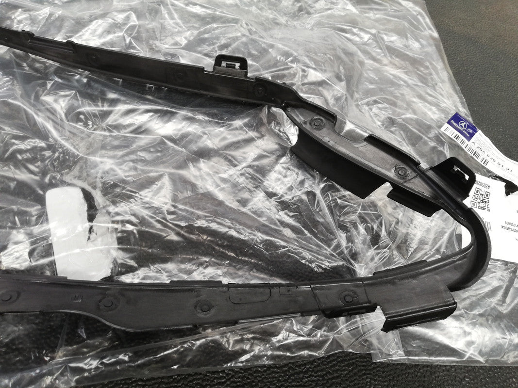 Mercedes-Benz C-Class W205, C180-C250 2015 Left Headlight Surrounding Runner Moulding