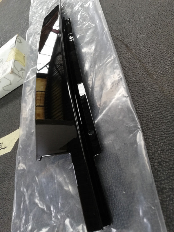 Mercedes-Benz C-Class W205, C180-C250 / C220 2018 Right Front Door Blackout Moulding