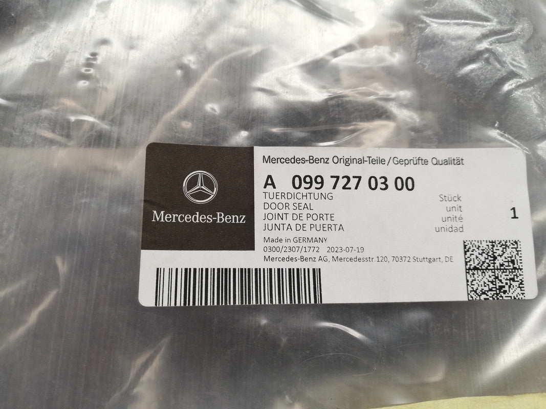 Original New Mercedes-Benz CLA 200 W117 2016 Left Rear Door Rubber