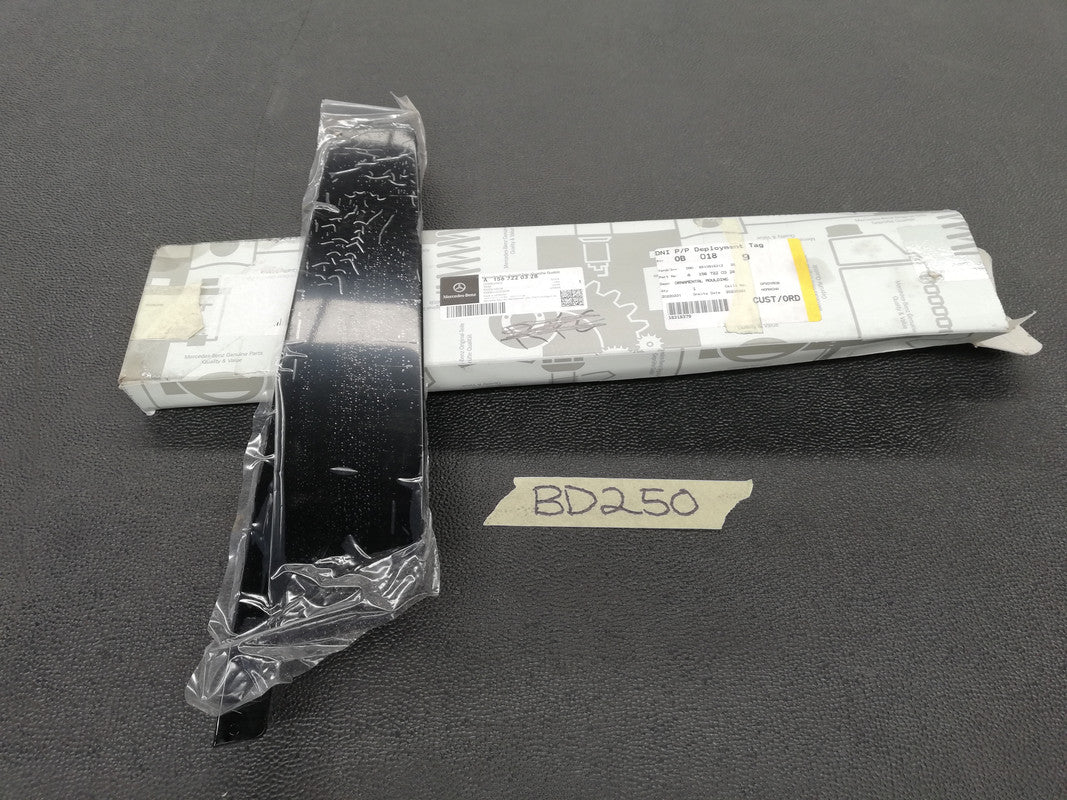 Original New Mercedes-Benz GLA W156, SUV Left Front Door Blackout Moulding