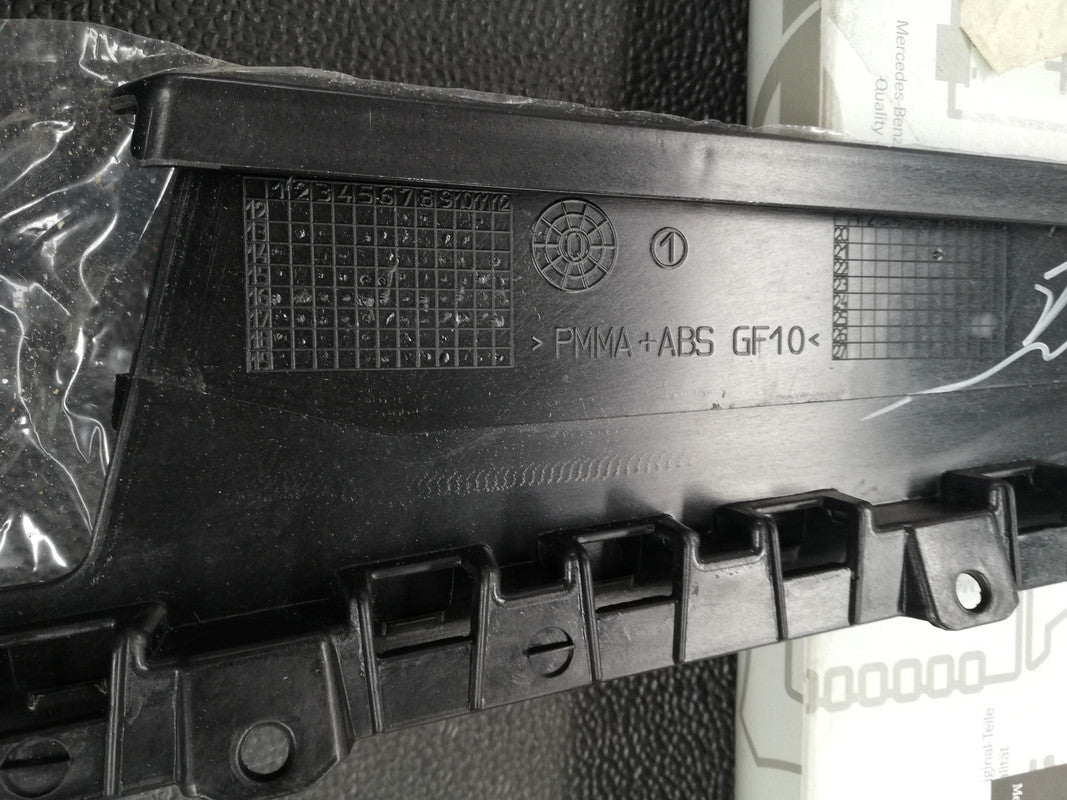 Original New Mercedes-Benz GLA W156, SUV Left Front Door Blackout Moulding