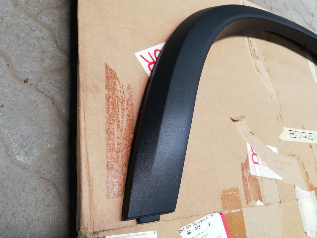 Original New Mercedes-Benz GLE W167, 300 D 4MATIC 2020 Left Rear Wheel Arch Moulding