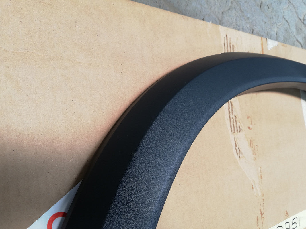Original New Mercedes-Benz GLE W167, 300 D 4MATIC 2020 Left Rear Wheel Arch Moulding