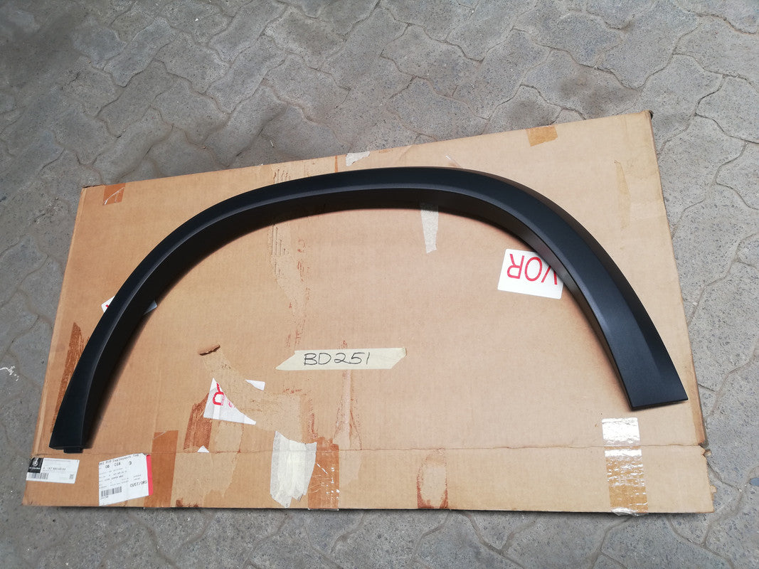 Original New Mercedes-Benz GLE W167, 300 D 4MATIC 2020 Left Rear Wheel Arch Moulding