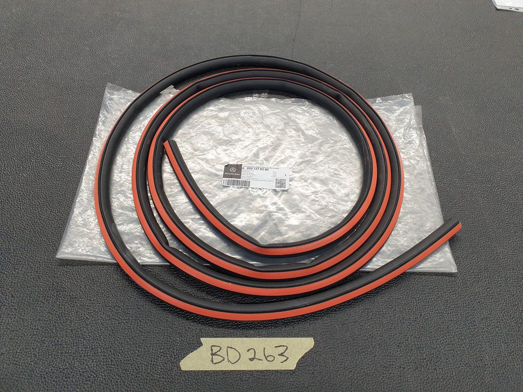 Mercedes-Benz GLE 300 D 4MATIC, W167 Right Rear Door Seal Rubber