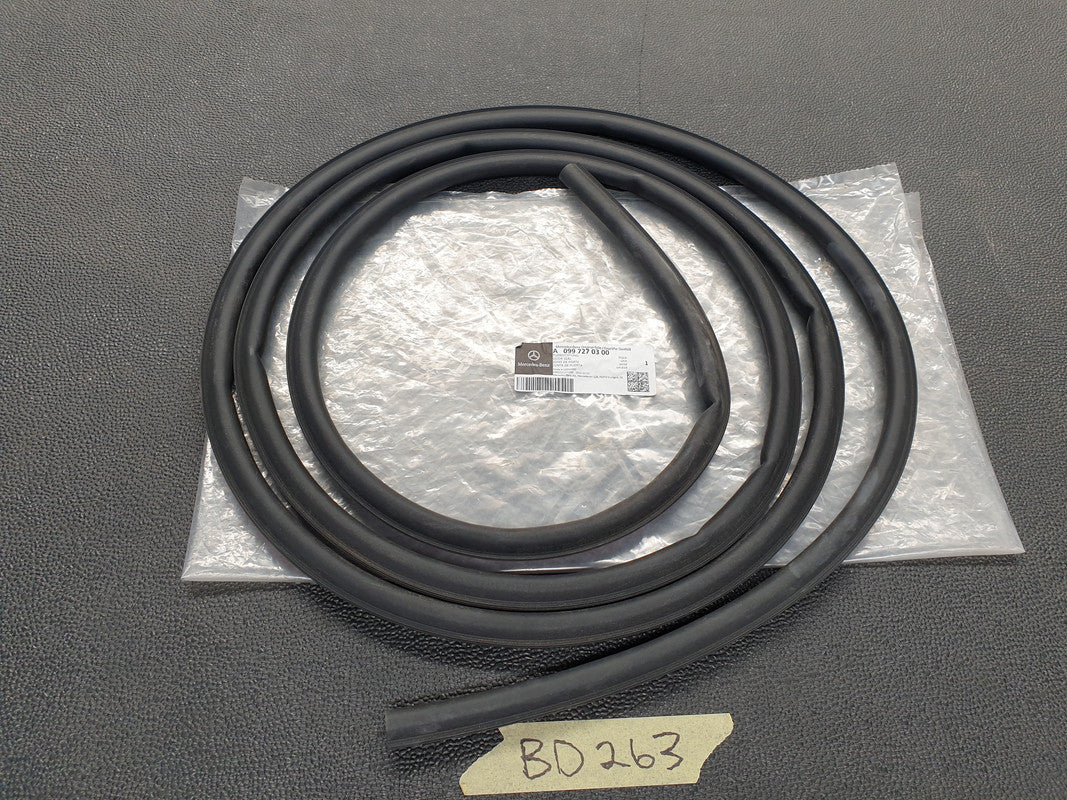 Mercedes-Benz GLE 300 D 4MATIC, W167 Right Rear Door Seal Rubber