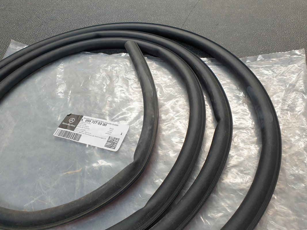 Mercedes-Benz GLE 300 D 4MATIC, W167 Right Rear Door Seal Rubber