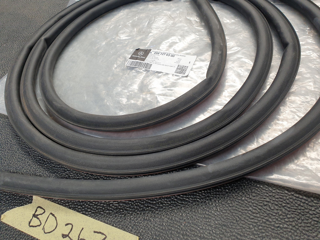 Mercedes-Benz GLE 300 D 4MATIC, W167 Right Rear Door Seal Rubber