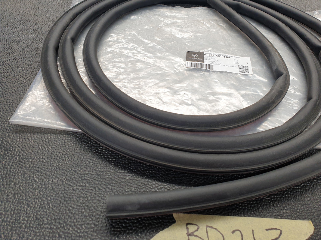 Mercedes-Benz GLE 300 D 4MATIC, W167 Right Rear Door Seal Rubber