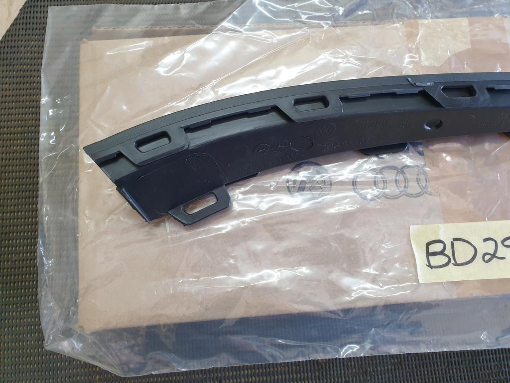 Volkswagen Polo Right Front Bumper Lower Grille