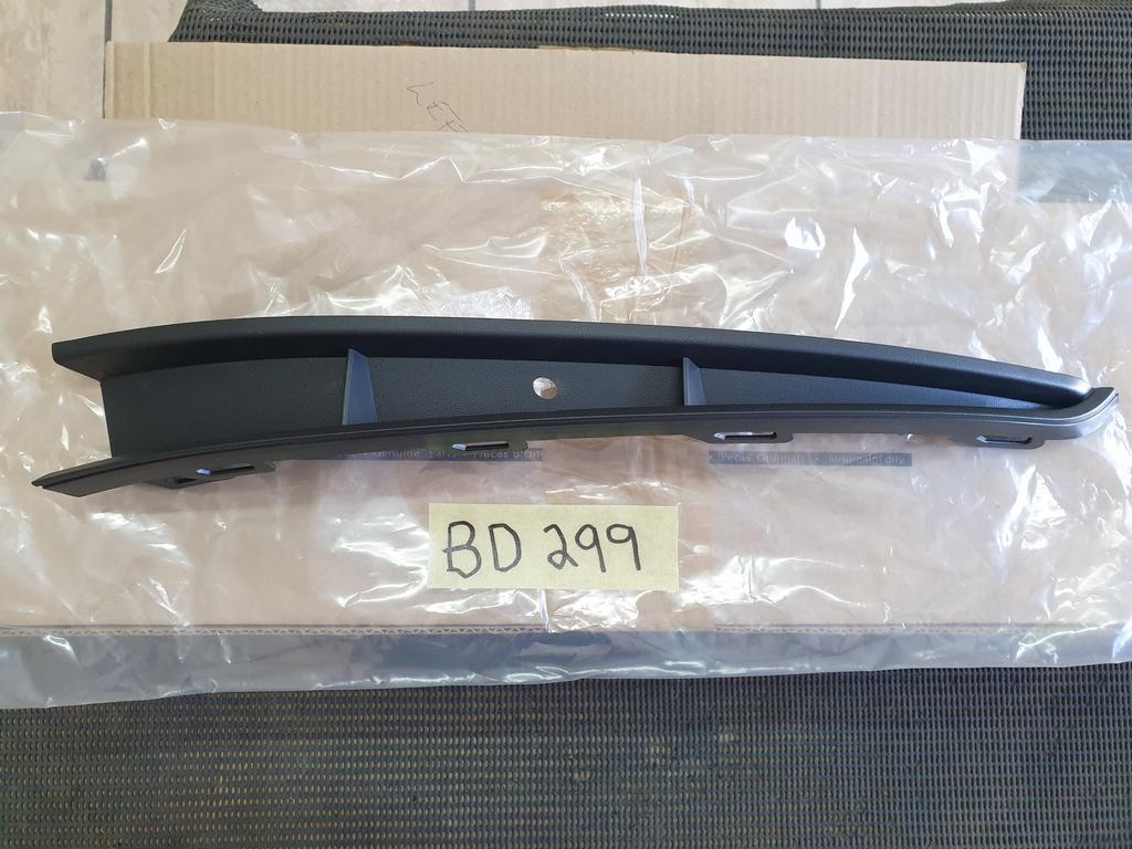 Volkswagen Polo Left Front Bumper Lower Grille