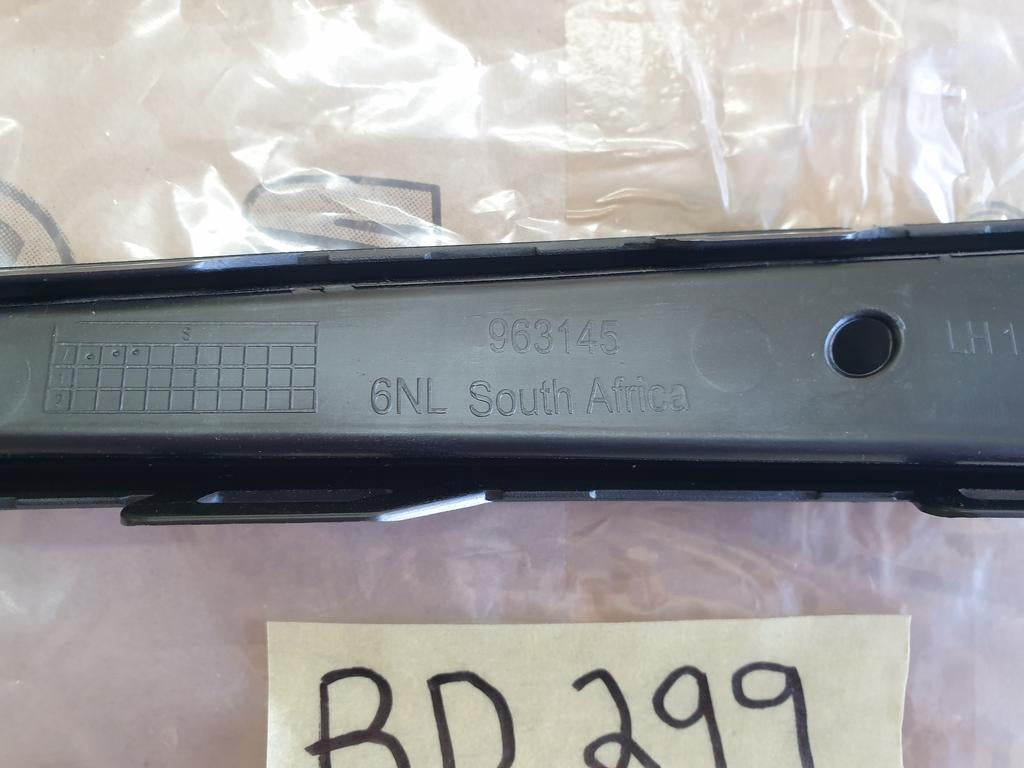 Volkswagen Polo Left Front Bumper Lower Grille