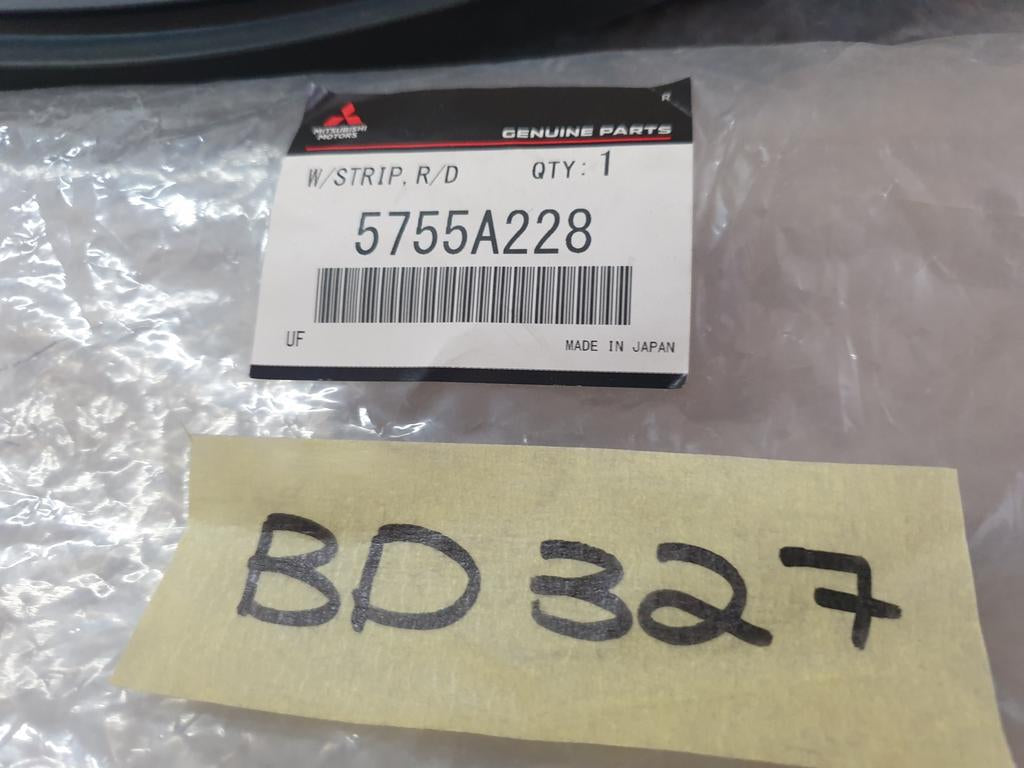 Original New Mitsubishi ASX Right Rear Door Sealing Rubber