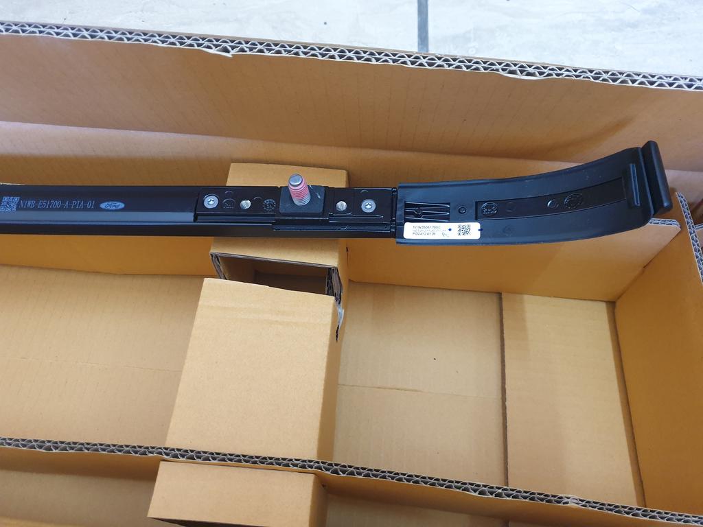 Original New Volkswagen Amarok Right Roof Rain Channel
