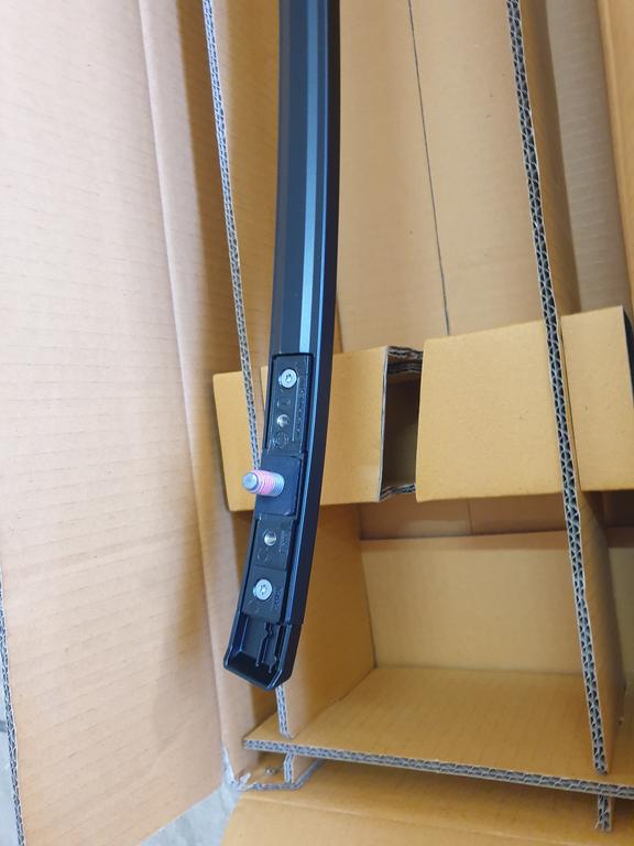 Original New Volkswagen Amarok Left Roof Rain Channel