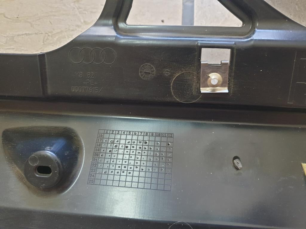 Original New Audi Q8 Right Exterior Sill Trim