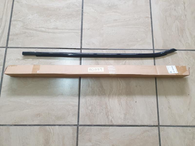 Original Used Omoda C5 Right Front Door Recessed Window Moulding