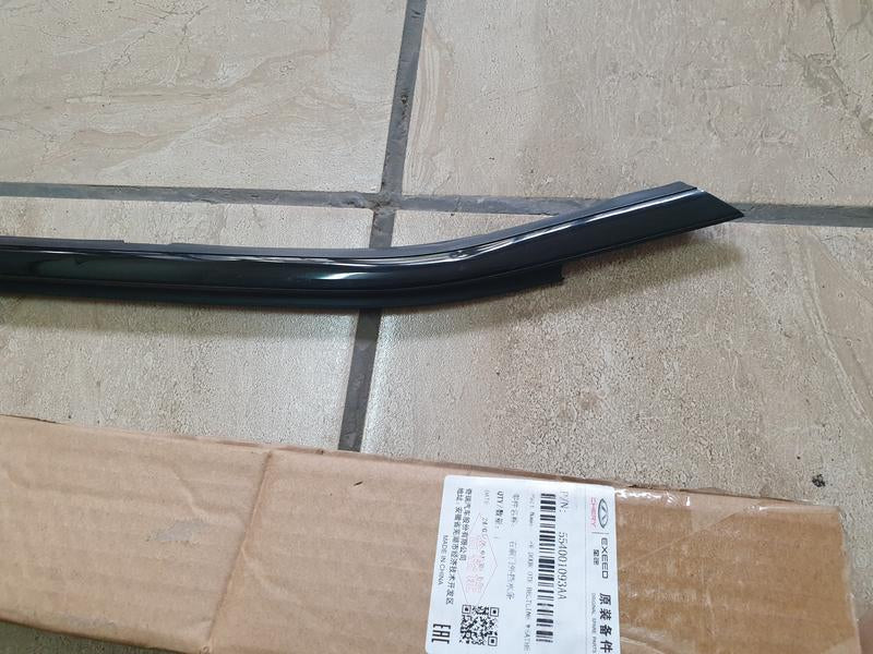 Original Used Omoda C5 Right Front Door Recessed Window Moulding
