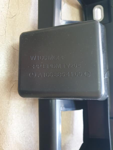 Original New Mercedes-Benz GLE W166 Rear Bumper Centre Mount Bracket