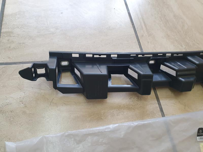 Original New Mercedes-Benz GLE W166 Rear Bumper Centre Mount Bracket