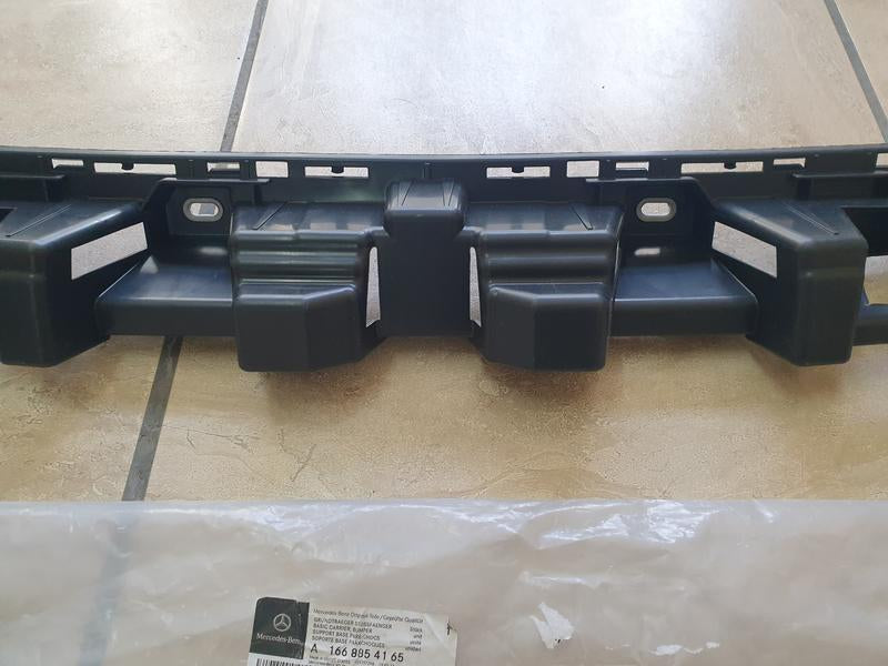 Original New Mercedes-Benz GLE W166 Rear Bumper Centre Mount Bracket