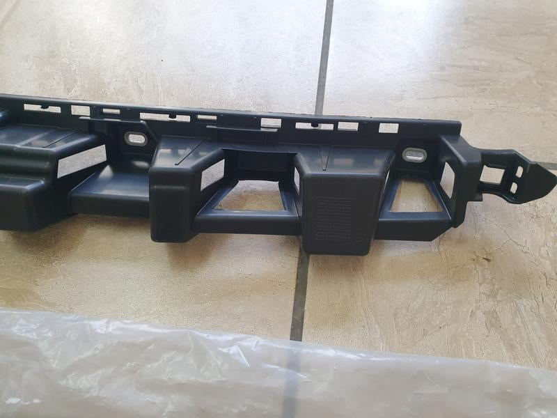 Original New Mercedes-Benz GLE W166 Rear Bumper Centre Mount Bracket
