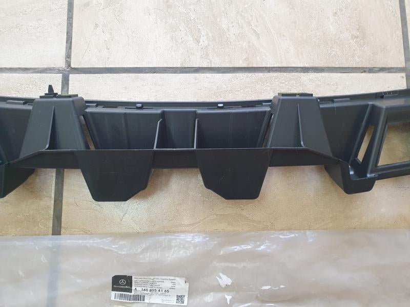 Original New Mercedes-Benz GLE W166 Rear Bumper Centre Mount Bracket