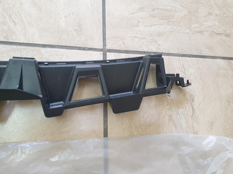 Original New Mercedes-Benz GLE W166 Rear Bumper Centre Mount Bracket