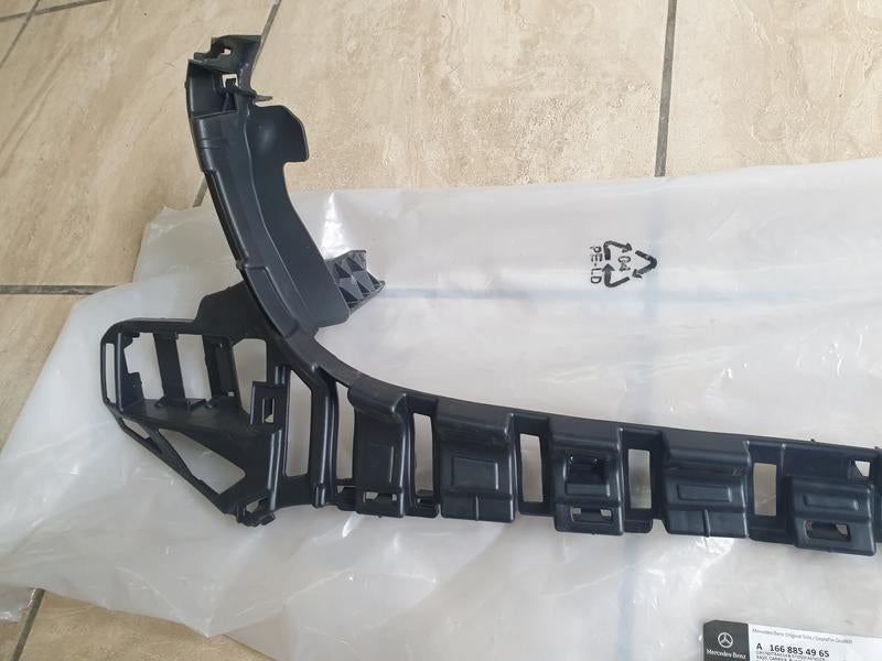 Original New Mercedes-Benz GLE W166 Front Bumper Centre Mount Bracket