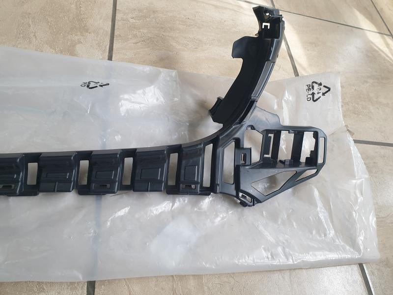 Original New Mercedes-Benz GLE W166 Front Bumper Centre Mount Bracket