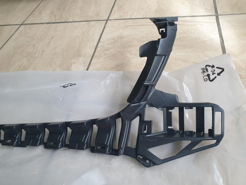 Original New Mercedes-Benz GLE W166 Front Bumper Centre Mount Bracket