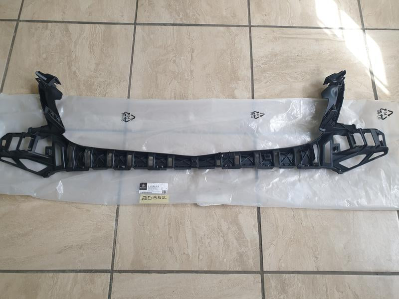 Original New Mercedes-Benz GLE W166 Front Bumper Centre Mount Bracket
