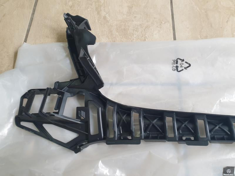 Original New Mercedes-Benz GLE W166 Front Bumper Centre Mount Bracket