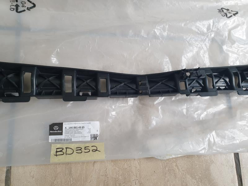 Original New Mercedes-Benz GLE W166 Front Bumper Centre Mount Bracket