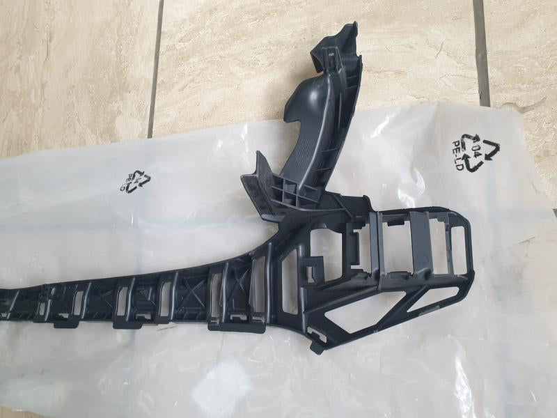 Original New Mercedes-Benz GLE W166 Front Bumper Centre Mount Bracket