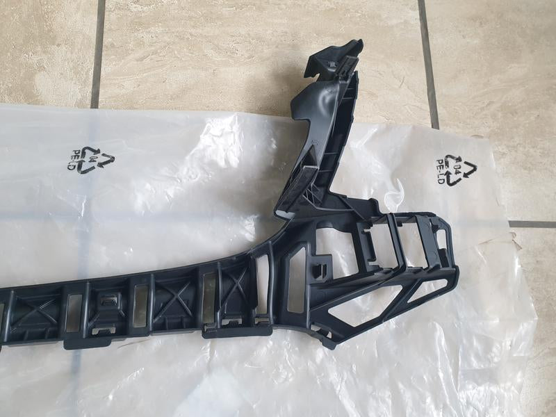Original New Mercedes-Benz GLE W166 Front Bumper Centre Mount Bracket