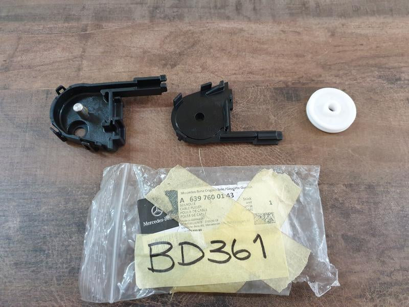 Original New Mercedes-Benz V-Class Vito Viano W639 Right Sliding Door Cable Pulley