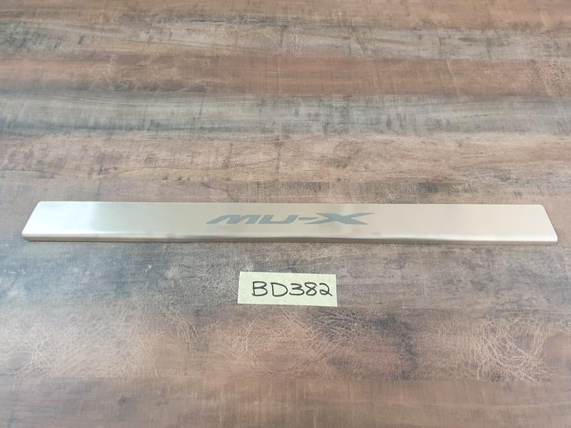 Original New Isuzu MU-X LS Front Door Step Plate