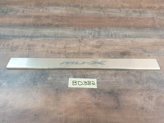 Original New Isuzu MU-X LS Front Door Step Plate
