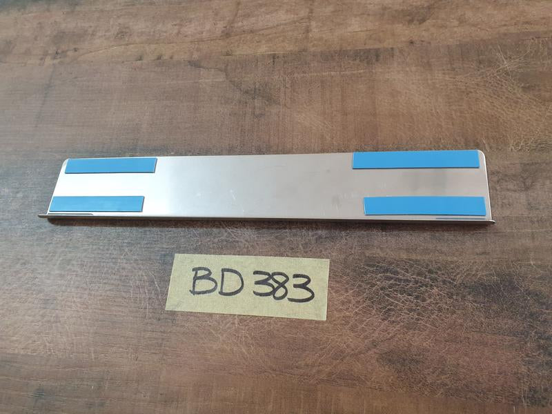 Original New Isuzu MU-X LS Rear Door Step Plate