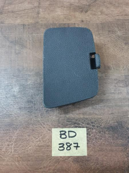 Original New Mahindra XUV 3XO Right Tailgate Cover Piece
