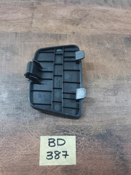 Original New Mahindra XUV 3XO Right Tailgate Cover Piece