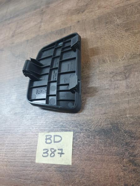 Original New Mahindra XUV 3XO Right Tailgate Cover Piece