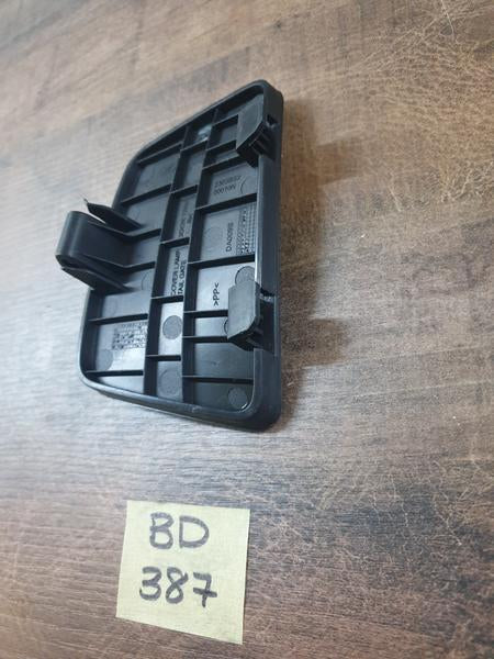 Original New Mahindra XUV 3XO Right Tailgate Cover Piece