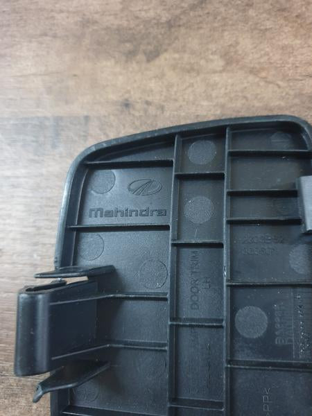 Original New Mahindra XUV 3XO Left Tailgate Cover Piece