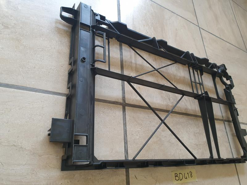 Original New Mercedes-Benz V-Class W447 Radiator Condensor Bracket