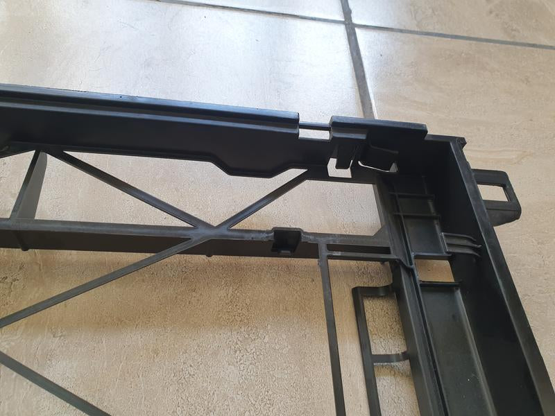 Original New Mercedes-Benz V-Class W447 Radiator Condensor Bracket