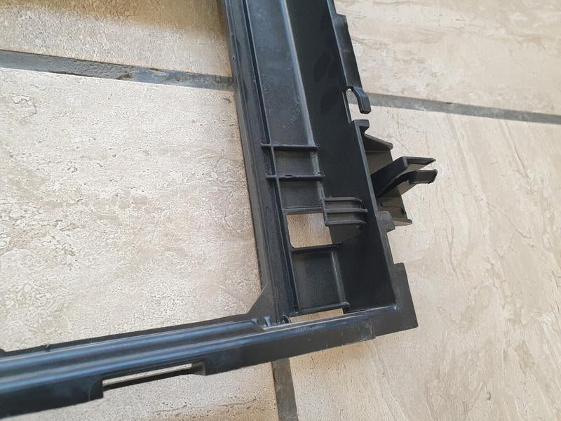 Original New Mercedes-Benz V-Class W447 Radiator Condensor Bracket
