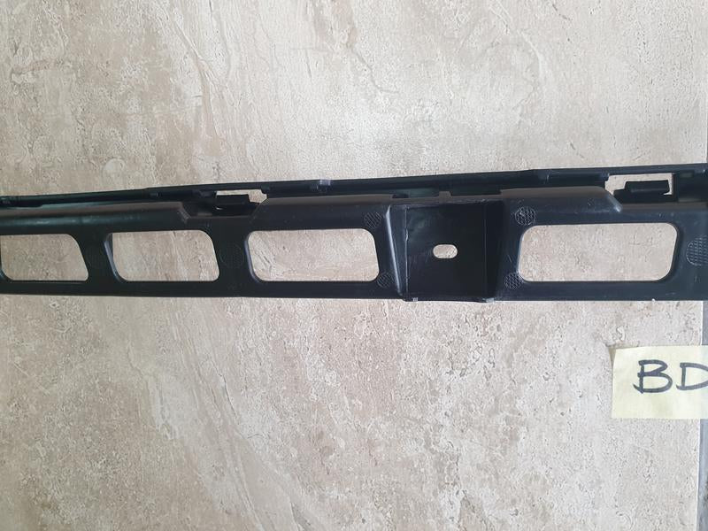 Original New Volkswagen Polo Centre Rear Bumper Bracket