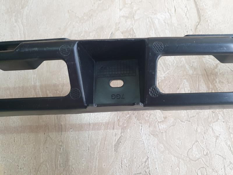 Original New Volkswagen Polo Centre Rear Bumper Bracket